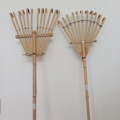 Un erpice inossidabile fatto a mano di 11 del dente 145cm del rastrello di bambù rastrello di giardino