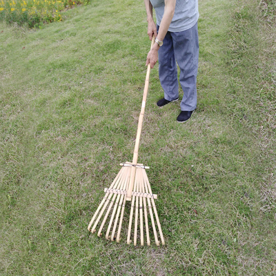 Un erpice amichevole fatto a mano di 9 del dente 120cm del rastrello di bambù di Eco rastrelli di giardino