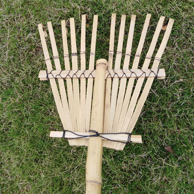 Un erpice amichevole fatto a mano di 9 del dente 120cm del rastrello di bambù di Eco rastrelli di giardino