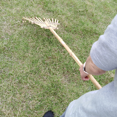 Un erpice inossidabile fatto a mano di 11 del dente 145cm del rastrello di bambù rastrello di giardino