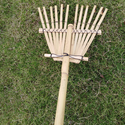 Fabbrica vendite calde Giardino Bambù Rake Fermo Strumento Bambù Cornice Foglia Collettore Giardino Foglia Racks